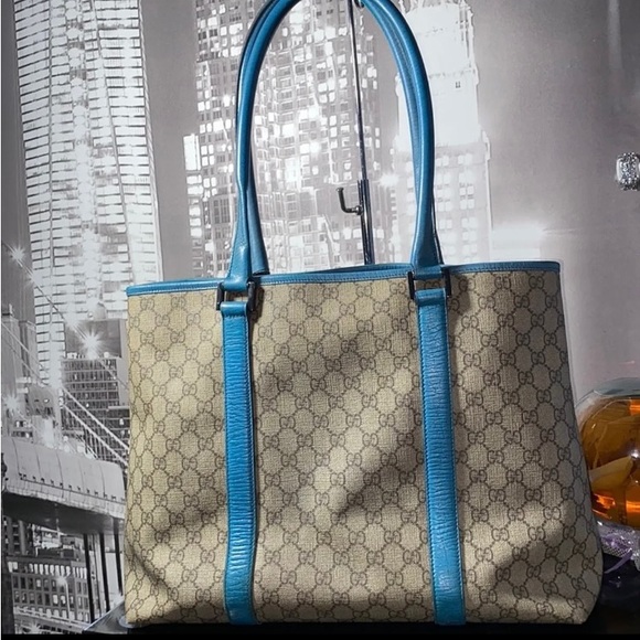 Authentic Gucci GG Shoulder Bag - Picture 10 of 17